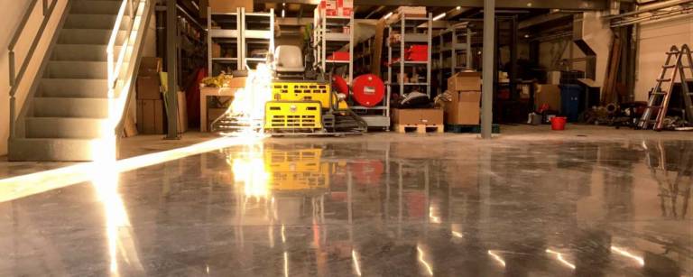 Speed Polish - trowel polished concrete floor