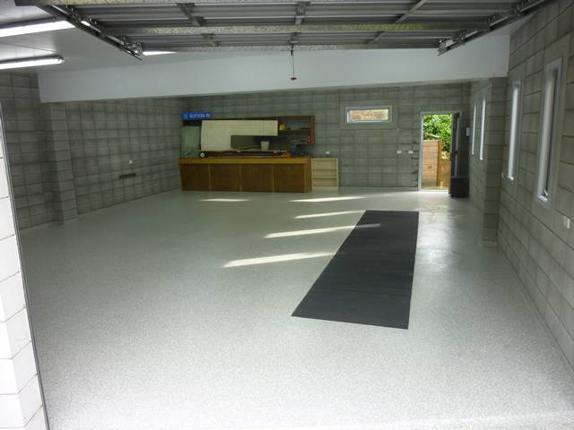 Read more about the article Garage/workshop floor – decorative flake floor – New Zealand